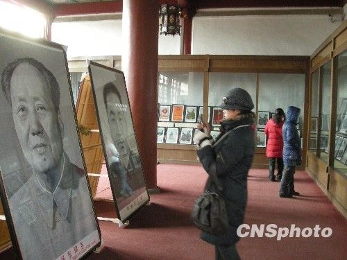 泰山岱庙举办红色藏品展 缅怀伟人毛泽东
